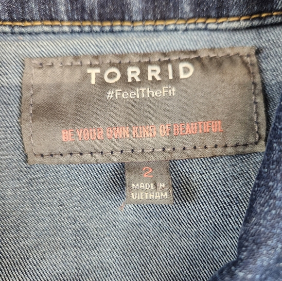 Torrid Denim Jacket Blue Classic Fit Button Front Trucker Style Women Size 2 - Picture 4 of 6